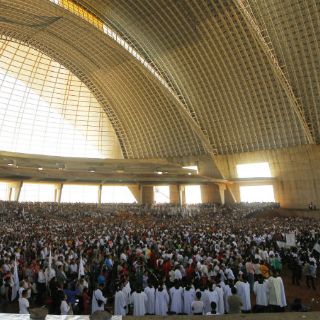 Celebran primer misa en Santuario de los Mártires