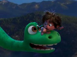 Amigos. 'Arlo' (dinosaurio) y 'Spot' (niño) en una historia que se caracteriza por el amor y las ganas de vencer el miedo. ESPECIAL / CORTESÍA PIXAR