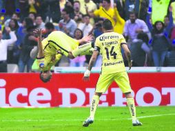 Paul Aguilar celebró así su anotación, que ponía al frente al América sobre La Fiera, anoche en el Estadio Azteca. MEXSPORT /