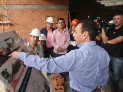 Lemus estuvo supervisando las obras en Arenales Tapatíos, San Juan de Ocotán y en la Constitución. TWITTER / @PabloLemusN