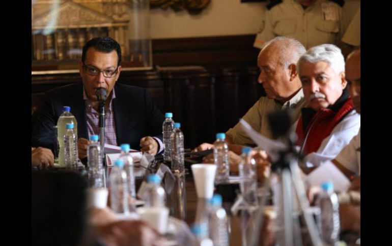 El secretario general de gobierno, Roberto López Lara encabezó la reunión de la entrega del diagnóstico. TWITTER / @RobertoLopezJal