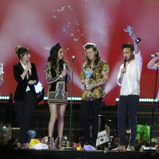 One Direction enloquece en los premios Telehit
