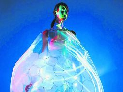 Telas con elementos electrónicos como microcontroladores, sensores y actuadores. ESPECIAL /