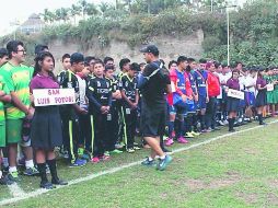 Jugadores de varias ciudades del país estuvieron en la ceremonia de inauguración.  /