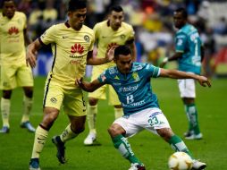 El jugador engañó al Cuerpo Arbitral dejándose caer y como consecuencia cayó el tercer gol de las Águilas. AFP / ARCHIVO