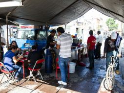 Banquetas y calles lucen deterioradas; se necesita se incentive más la caminata que el automóvil. EL INFORMADOR /