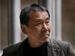 El autor platicó con varios estudiantes, quienes le plantearon varias preguntas acerca de la creatividad. EFE / J. Bedmar