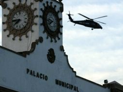 Este caso se suma a la gran lista de alcaldes que en los últimos años han asumido sus cargos en escenarios adversos. AFP / ARCHIVO