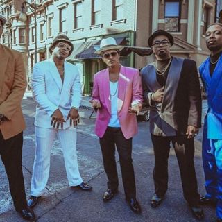 Bruno Mars vende su residencia de Hollywood Hills