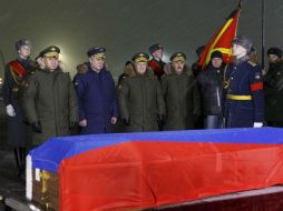 El féretro de Oleg Péshkov fue despedido por unas 10 mil personas en la ciudad donde vivía. AP / Especial