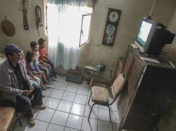 Las familias que tienen televisiones analógicas tendran que adquirir un decodificador o bien, comprar una pantalla. EL INFORMADOR / ARCHIVO