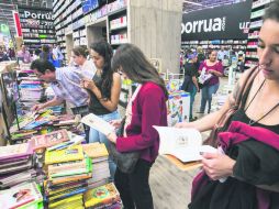 Aunque los clásicos están presentes, poco a poco nuevos nombres comienzan a aparecer en los estantes. EL INFORMADOR / P. Pérez