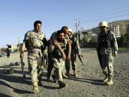 Entre los heridos hay cinco soldados y el chofer del autobús, así como un transeúnte. EFE / J. Rezayee