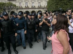 Cerca de las dos y media se reportó un altercado entre policías y comerciantes. EL INFORMADOR / R. Tamayo