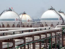 Los analistas destacan que la decisión de OPEP sobre continuar con el nivel de producción mantuvo los petroprecios bajos. EFE / ARCHIVO