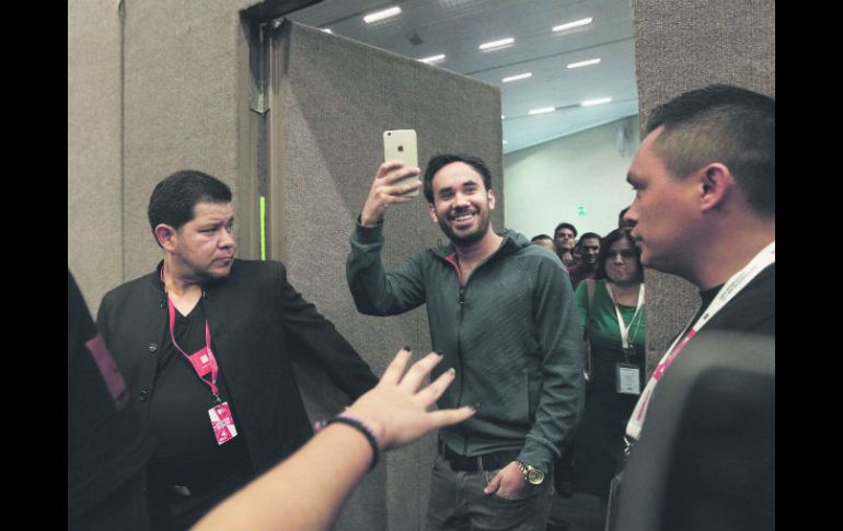 El público mostró un increíble entusiasmo al verlo, tanto que el 'youtuber' apenas podía hacerse escuchar. EL INFORMADOR / E. Barrera