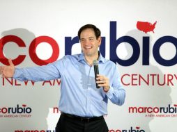 El precandidato republicano elaboró un discurso en el que reconoció a quienes se sacrifican por sus familias. EFE / C. Herrera