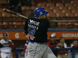 Un sencillo de Japeth Amador en la tercera impulso la primera carrera de Charros. FACEBOOK / CharrosBeisbolOficial