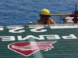 La renta de plataformas petroleras tiene costos de arrendamiento diarios de entre 80 mil y 165 mil dólares. BLOOMBERG  /