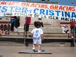 Plaza Mayo. Los seguidores de la presidenta saliente acudieron a darle las gracias tras su administración. EFE / J. Gallardo