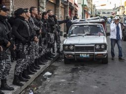 Personal de la Dirección de Inspección impidieron que se instalaran los ambulantes con una suspensión provisional. EL INFORMADOR / ARCHIVO