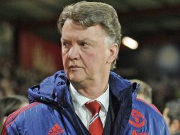 La gestión del timonel holandés Louis van Gaal al frente del Manchester United continúa tambaleándose. EFE / G. Penny