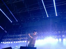 The Strokes fue la banda que cerró el festival, en la imagen su vocalista Julian Casablancas. TWITTER / @vans_mexico