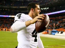 Carr lanzó dos pases de touchdown. AFP / J. Edmonds