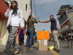 Hace dos semanas las autoridades realizaron una limpia de las banquetas, pero no tuvo efectos duraderos. EL INFORMADOR / A. Hinojosa