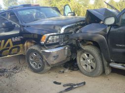 Aseguran una camioneta Tacoma donde viajaban los sujetos que agredieron a los policías. ESPECIAL /