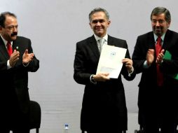 La propuesta es entregada a los diputados federales del PRD. SUN / L. Godínez