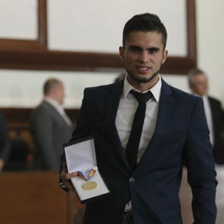 Entregan Medalla al Mérito a lo mejor del deporte