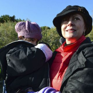 Susan Sarandon convive con refugiados en Grecia