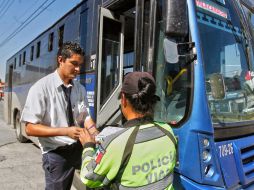 Los conductores son sometidos continuamente a pasar análisis para detectar drogas. EL INFORMADOR / E. Barrera