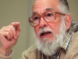 Estudió periodismo en Missouri y tenía maestrías en Ciencias, Filosofía y Teología. SUN / ARCHIVO