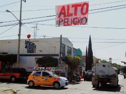 Cansados de los accidentes, vecinos dela Colonia Insurgentes colocaron sus propios señalamientos. EL INFORMADOR / E. Barrera