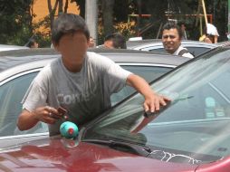 Los menores de edad que trabajan reciben un pago promedio a dos salarios mínimo. NTX / ARCHIVO