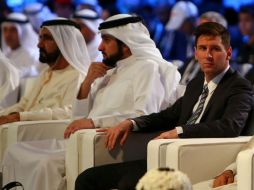Messi ha sido galardonado este domingo con el premio al mejor jugador del 2015 en la gala de los ''Globe Soccer Award''. AFP / M. Naamani