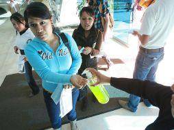 El instituto recordó que usar gel antibacterial reduce  los microorganismos en las manos pero no los elimina todos. EL INFORMADOR / ARCHIVO