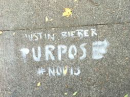 Ilustran el nombre del álbum y algunos su fecha de lanzamiento, el 13 de noviembre. TWITTER / @BieberCanadaUSA