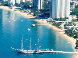 La medida de descontar peaje en la autopista atrajo al turismo nacional. ESPECIAL /