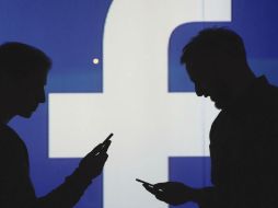 Facebook y Twitter compraron 3 y 2 empresas menos que un año antes, respectivamente. BLOOMBERG  /