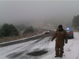 El tramo carretero Imuris-Cananea se mantiene cerrado debido a una nevada. NTX /