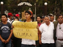 Los marchantes gritaron consignas en contra de la directora del Yumká a la que hacen responsable de un mal manejo del parque. SUN / L. Manuel López