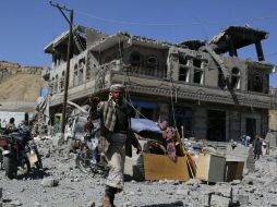 Según estimaciones de la ONU, al menos 32 mil 200 personas han muerto en Yemen desde que comenzó el conflicto en 2014. EFE / Y. Arhab