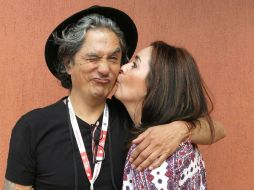 Armando Vega Gil y Beatriz Rivas recién presentaron 'Fecha de caducidad'. ESPECIAL /