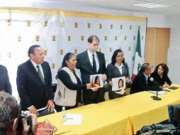 ''Su pasión y compromiso era el trabajo por el pueblo, así era ella'', dice Juana Ocampo, madre de Gisela Mota. TWITTER / @PRDMexico