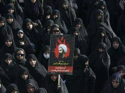 Mujeres iraníes protestan contra la política saudí marchando con carteles de Mimr Baqer al Nimr, clérigo chiita ejecutado en Arabia. AP / V. Salemi