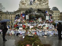 El pasado martes se develó una placa con los nombres de los redactores y dibujantes fallecidos en el ataque. AFP / E. Feferberg