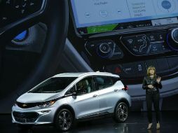 El vehículo eléctrico cuenta con espacio para cinco pasajeros. AFP / A. Wong